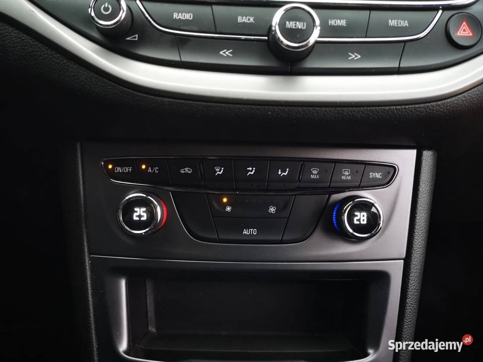 Opel Astra bezwypadkowy czerwony Sanok