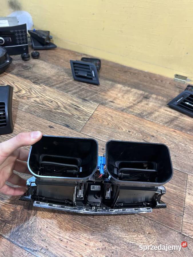Panel klimatyzacji kratki nawiewu Mercedes C207 Smerdyna