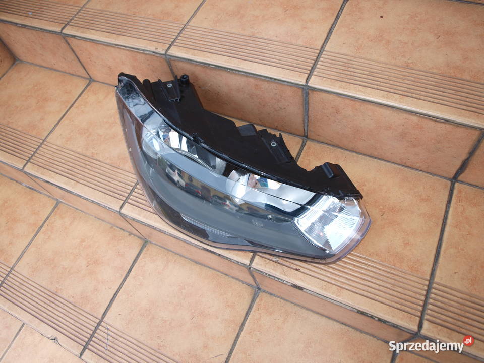 Audi A1 lampa prawa przód zwykła 2010 2014r osobowe Kalisz