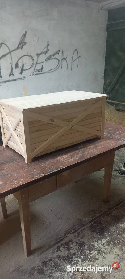 Skrzynia drewniana kuferek siedzisko Żeleźniki