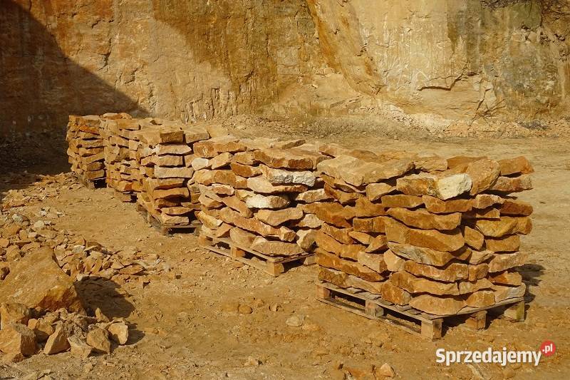 Płaski naturalny kamień murowy do ogrodu na Radomsko