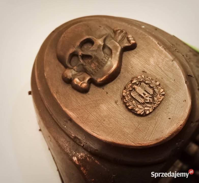 Popielniczka z symbolem III Rzeszy Kraków