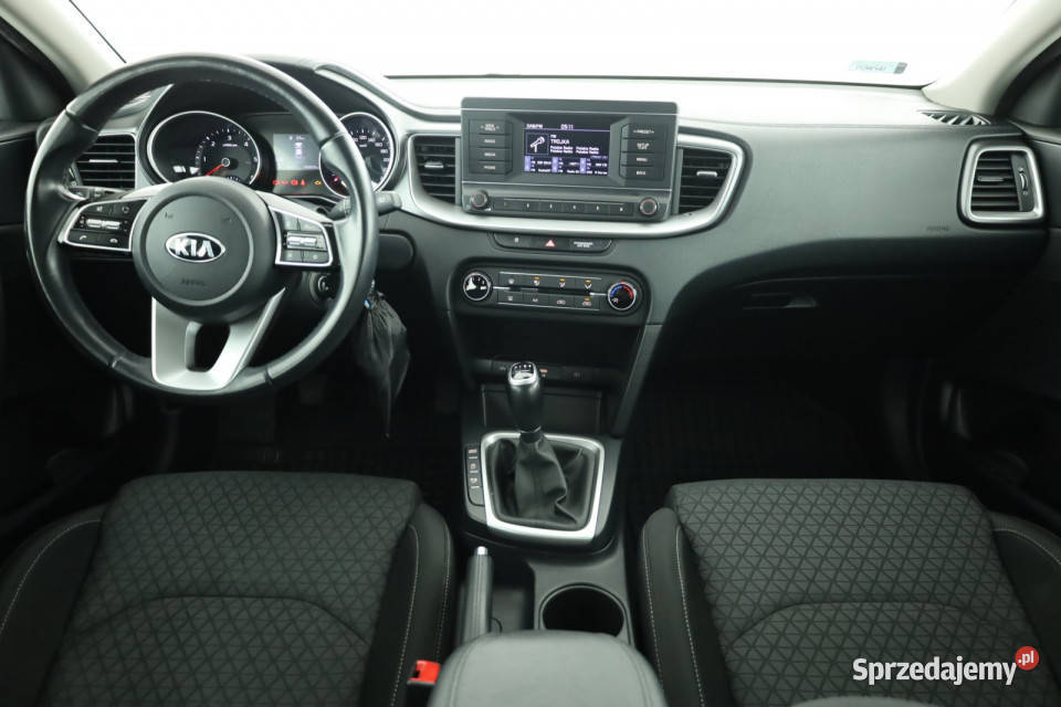 Kia Ceed 16 CRDi MHEV relingi dachowe Piaseczno sprzedam