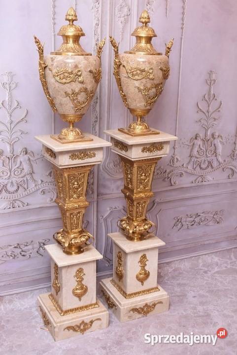 Postumenty Marmurowe Kolumny z Amforami Pilary