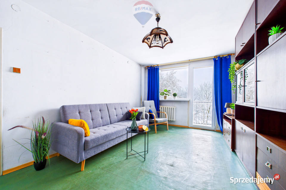 2 pokoje z balkonem w niskim bloku do remontu