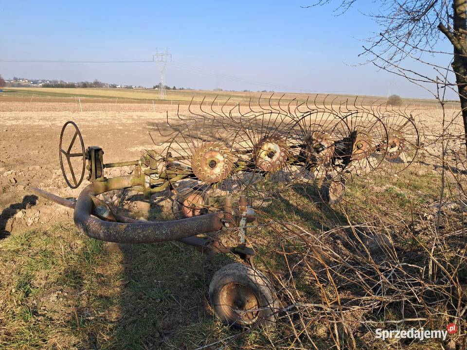 Zgrabiarka przewracarka do siana słomy na 5 nieuszkodzony