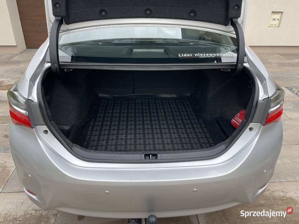 Toyota Corolla E18 16 132 LPG Salon bezwypadkowa 1600cm3 mazowieckie Warka sprzedam