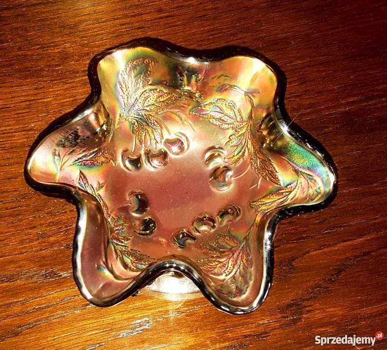 Paterka opalizująca na srebrzonej podstawie