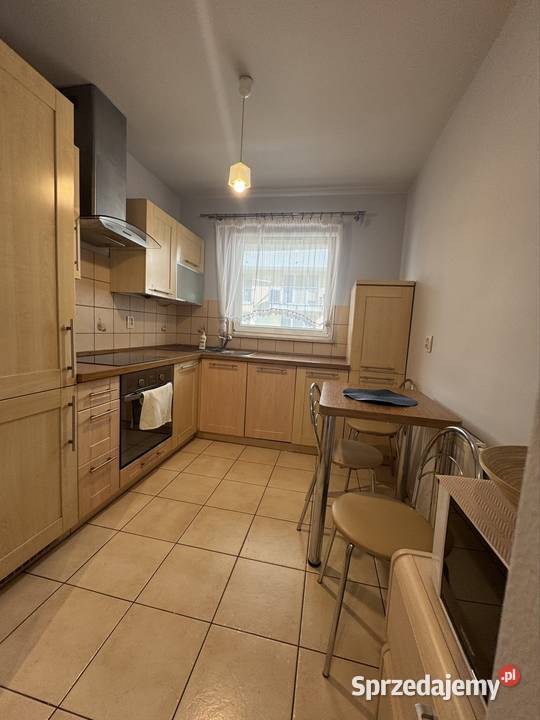 ODŚWIEŻONE 2 POKOJE 42 m na monitorowanym i balkon sprzedam
