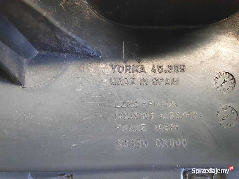 LAMPA PRAWA Nissan Terrano II lift 0107r TYLNA lubelskie Rudka