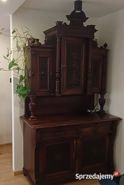 Stary bogato rzeźbiony kredens Płock