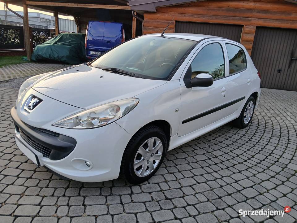 Peugeot 206 PLUS 14 Benzyna Rok produkcji 2010 Ostrowiec Świętokrzyski