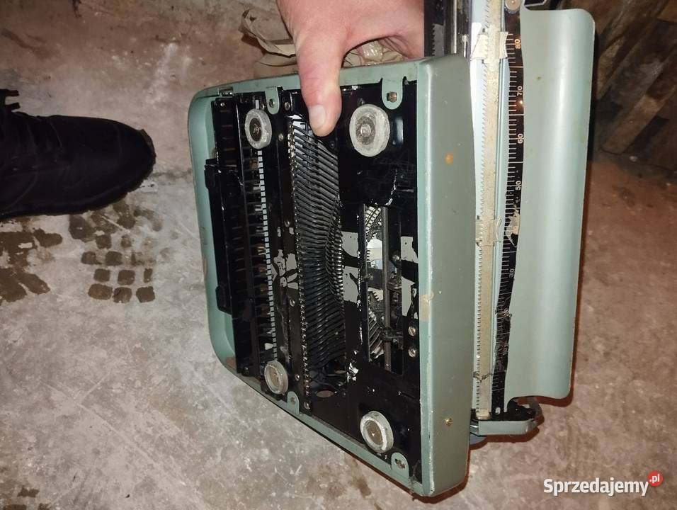 Stara maszyna do pisania kolekcjonera Lubin