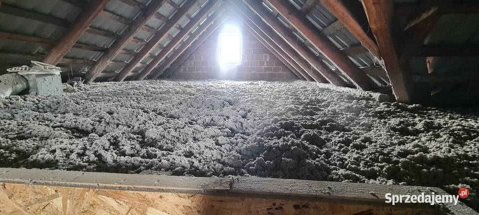 Naprawa ocieplenia dachu Wdmuchiwanie celulozy usługi budowlane