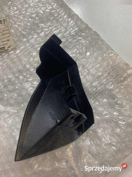 Owiewka Prawa 622130 Piaggio Vespa LX50 N721 Poznań sprzedam