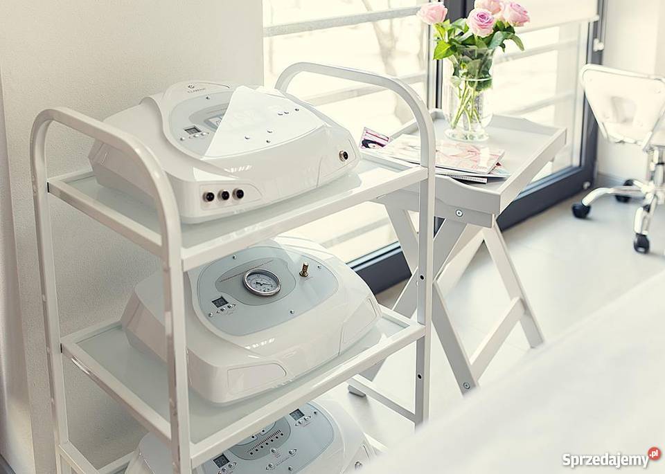 Sprzedam wyposażenie salonu kosmetycznego stan Zduńska Wola