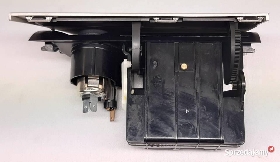 POPIELNICZKA GNIAZDO 12V OPEL ASTRA III H