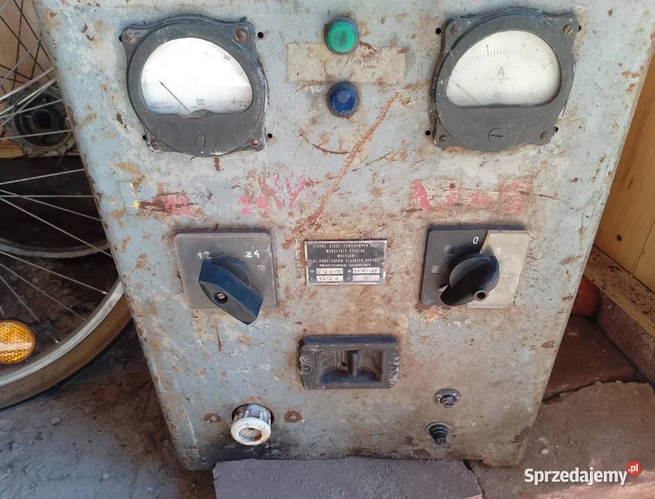 Prostownik 12 24 solidny z prl Drożki sprzedam