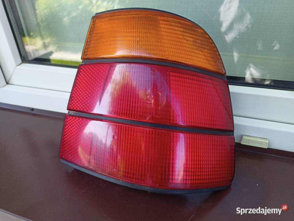 BMW E34 Touring kombi lampa tył tylna prawa