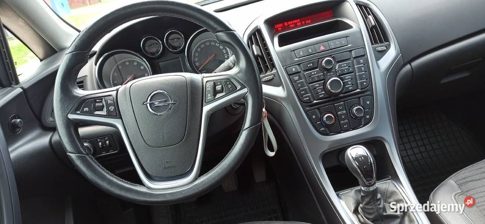 Opel Astra sedan 16 salon polska skóry Rok produkcji 2018