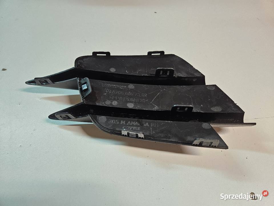 MERCEDES CKLASA W205 AMG KRATKA PRAWA ZDERZAKA