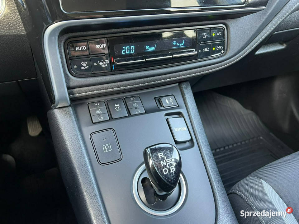Toyota Auris Hybrid Grzane fotele Kamera Hak II ESP Baranowo
