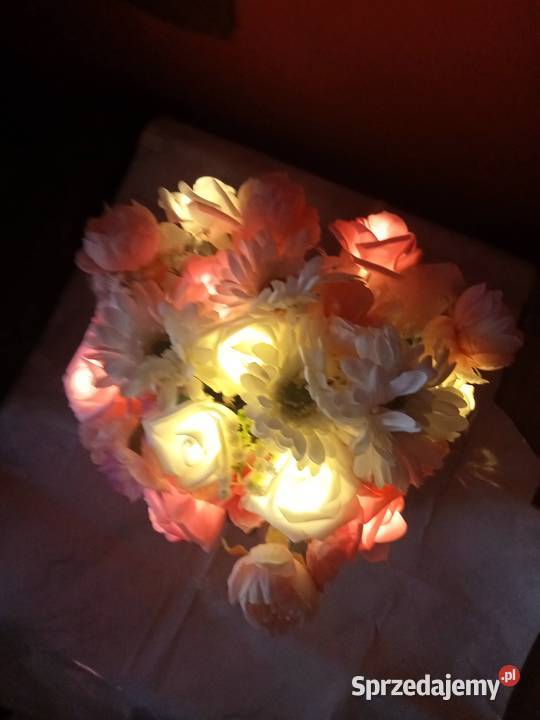 Box walentynkowy z wiecznie żywych kwiatów Oświetlenie Prusice