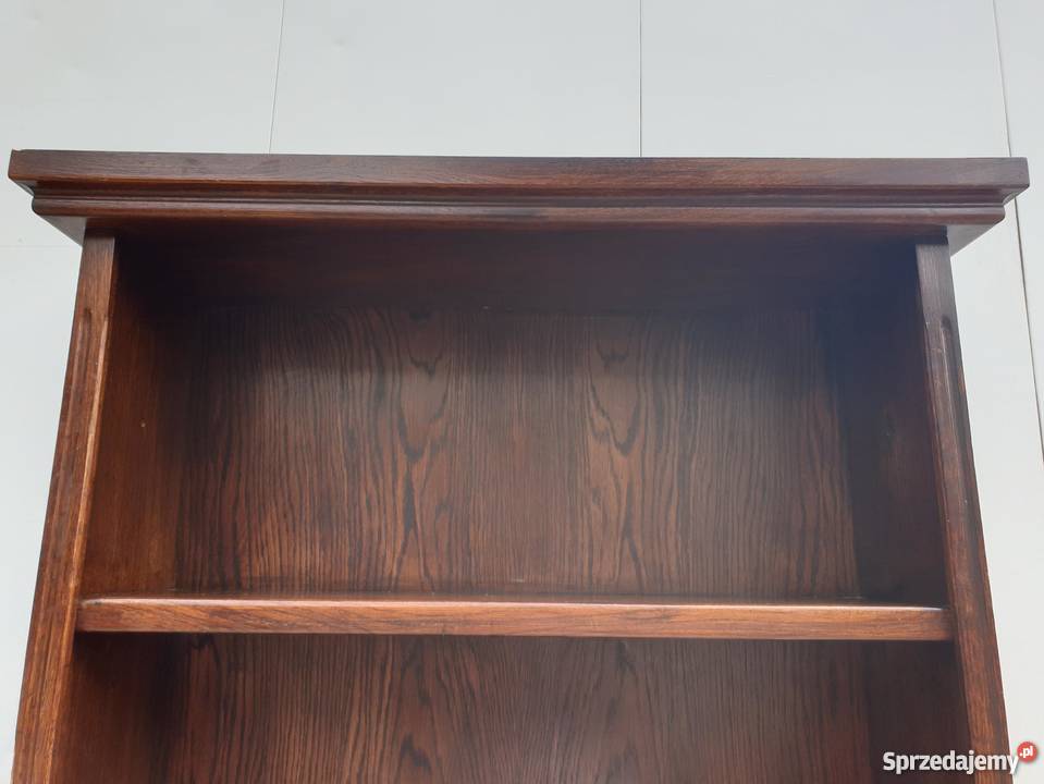 Regał ścienny również jako wyposażenie baru