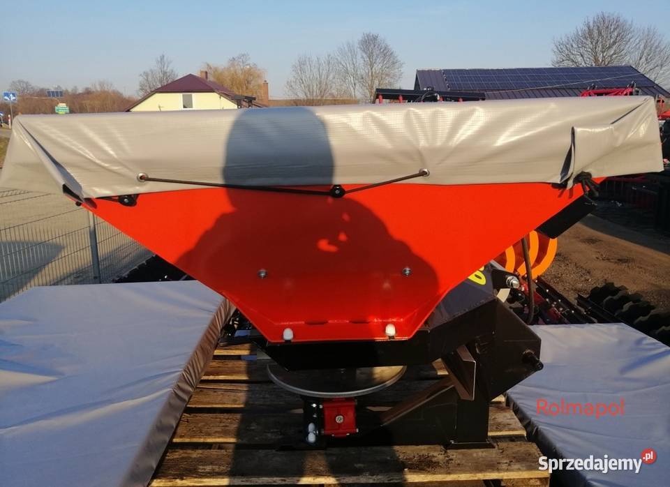 Rozsiewacz do nawozów 600L firmy DEMAROL Płońsk