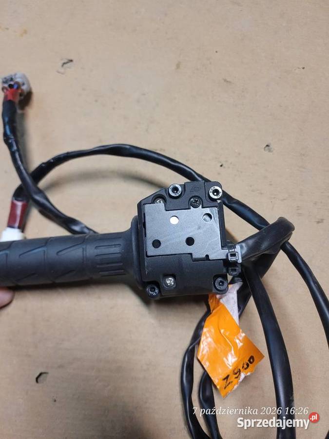 KAWASAKI Z900 Z 900 24 OEM PRZEŁĄCZNIK PRAWY sprzedam