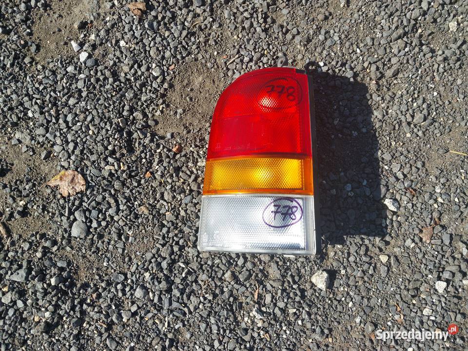 Nissan sunny kombi lampa tył prawa osobowe Byków