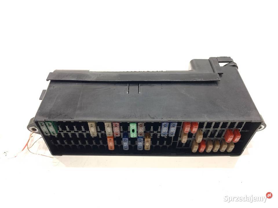 SKRZYNKA BEZPIECZNIKÓW VW TOURAN Hatchback 0310