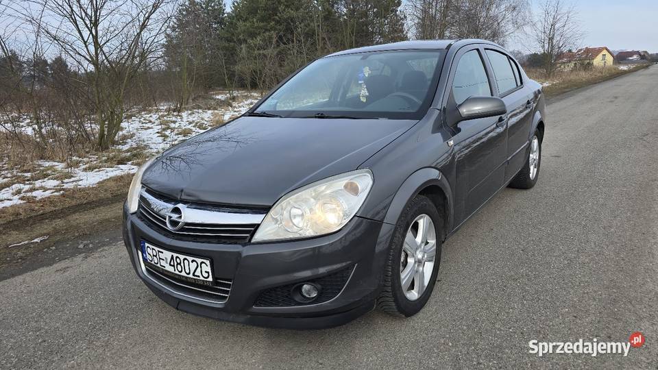 Opel Astra sedan 16 benzyna manualna