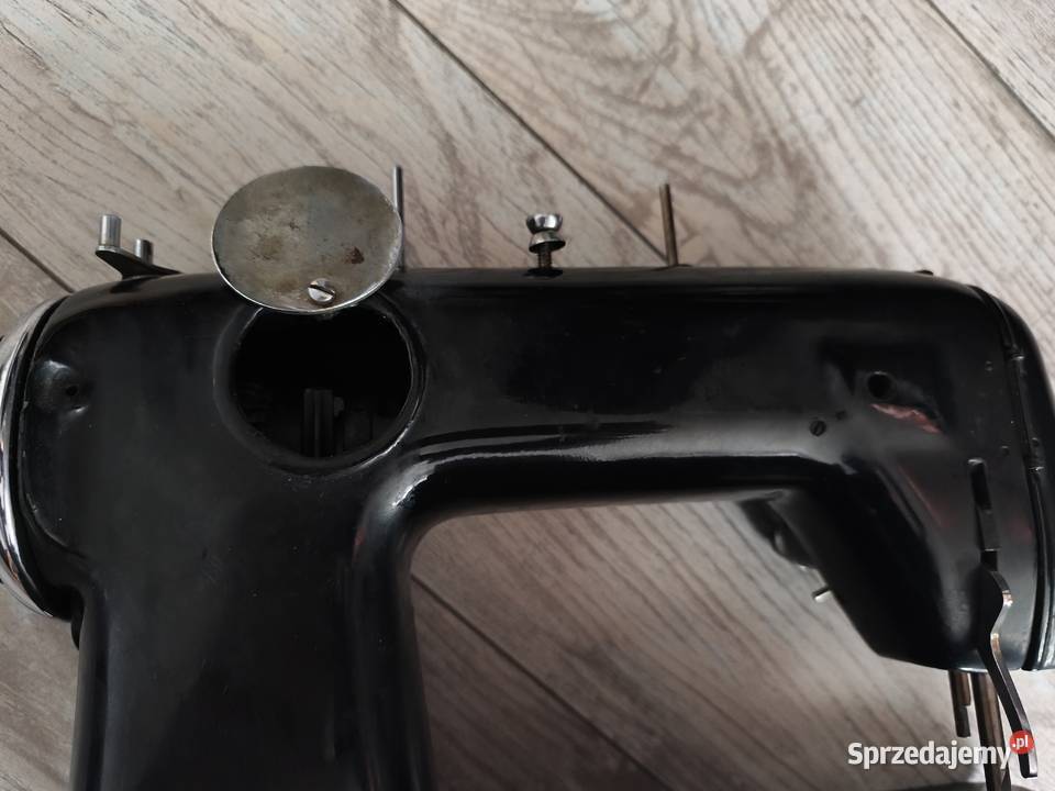 Stara maszyna do szycia Westa z PRLu Jelenia Góra