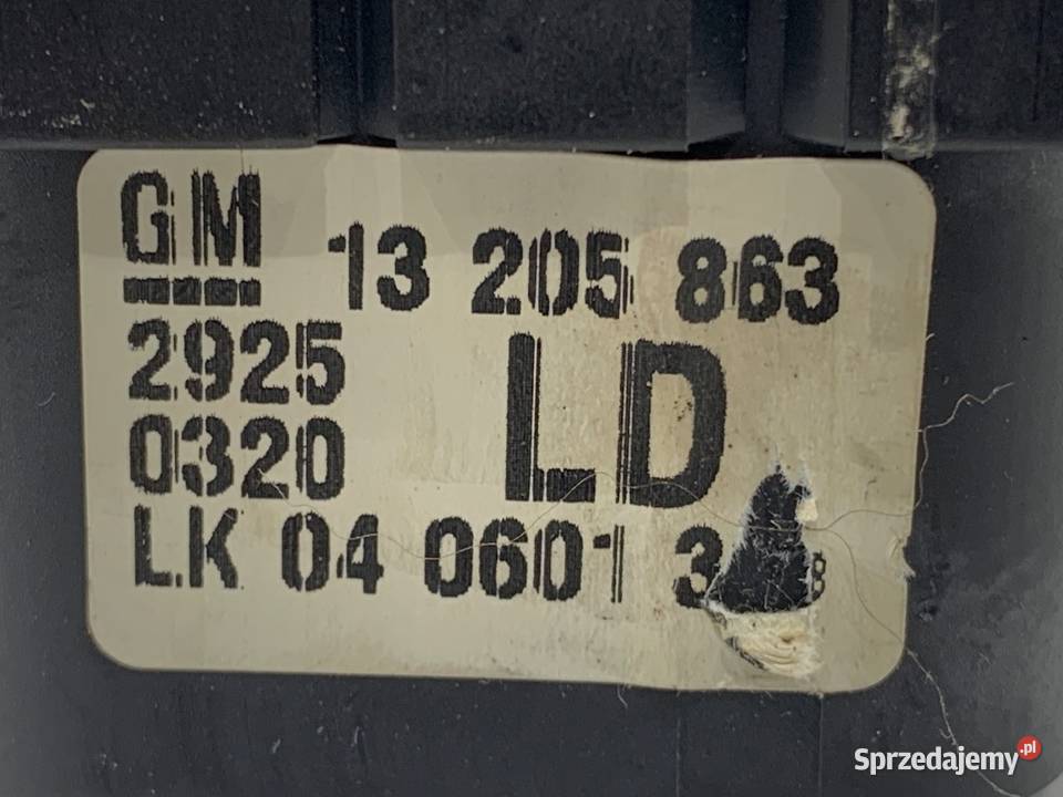 WŁĄCZNIK ŚWIATEŁ OPEL ZAFIRA B 13205863 0515 sprzedam