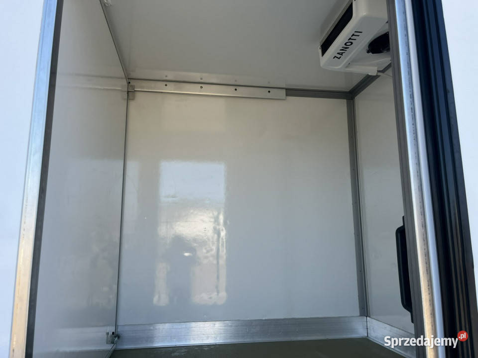 Iveco Daily 35S18 HiMatic Winda750 Chłodnia zarejestrowany w Polsce Daleszyce