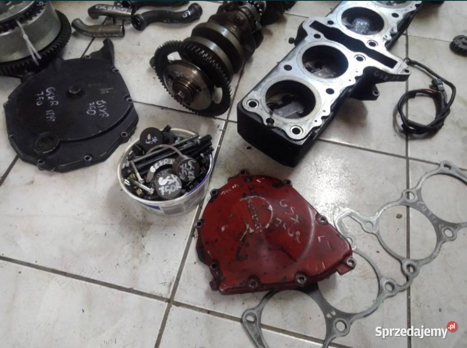 Suzuki GSX 750 R silnik części głowica cylinder Silniki i osprzęt
