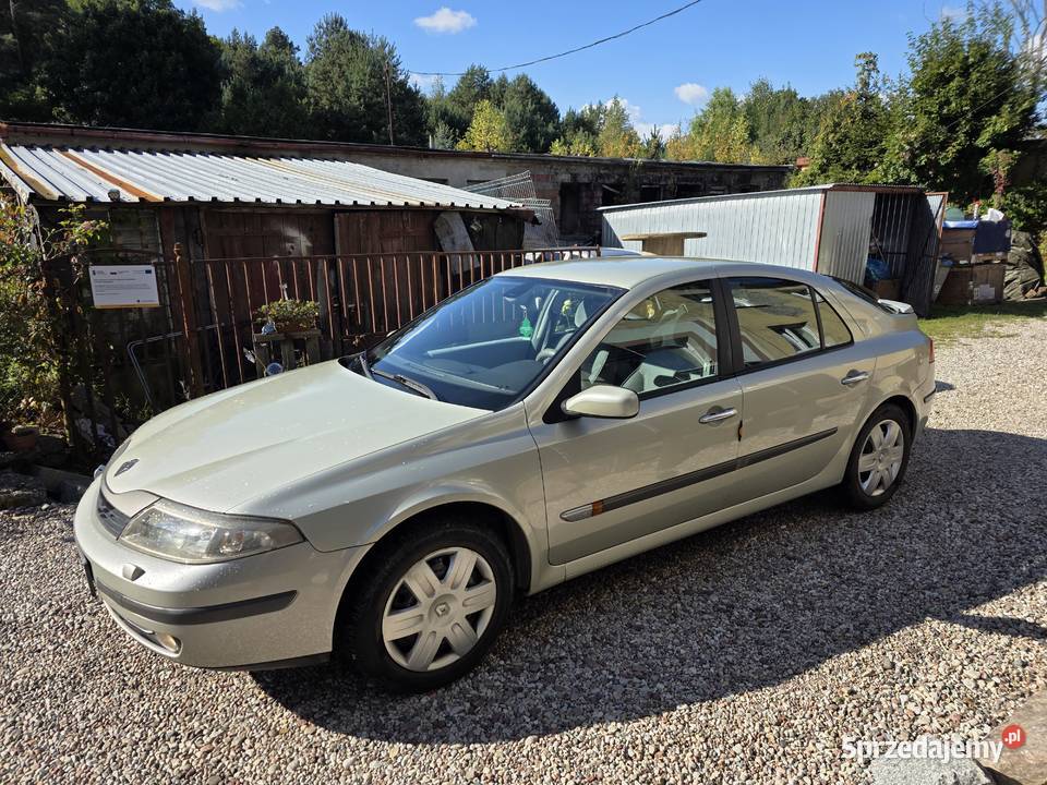 Sliczna Laguna 1816 v auto bez grama rdzy 8 lat Żelazo sprzedam