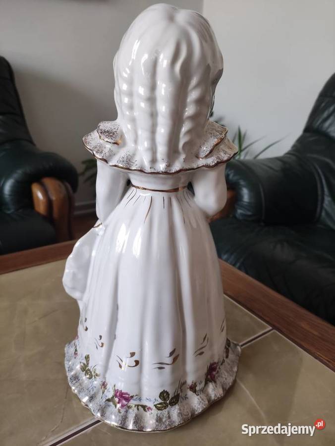 Duża sygnowana porcelanowa figurka Chodzież lubelskie Janów Lubelski