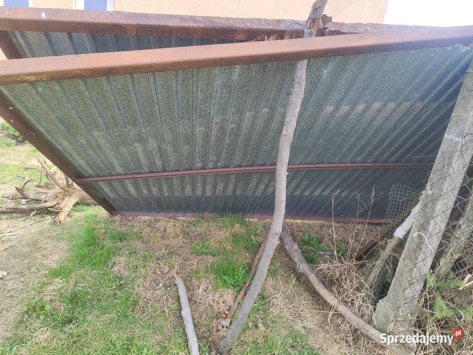 Garaż z bramą uchylaną Dębówka