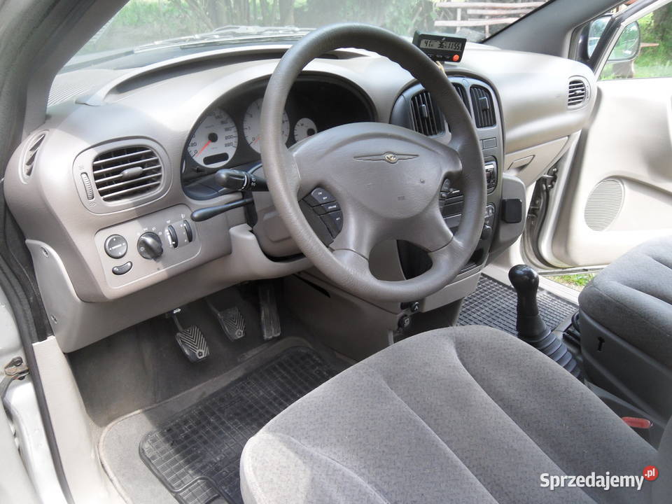 Chrysler Voyager 24 benz manual srebrny Dukla