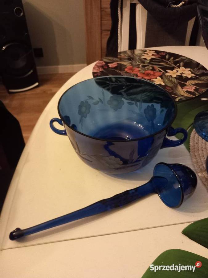 Piękna waza niebieskie szkło unikaty dolnośląskie