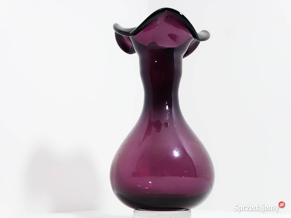 Wazon dekoracyjny z fioletowego szkła ręcznie lubelskie