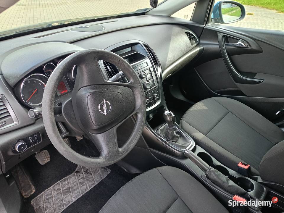 Opel Astra J 2014r 14
