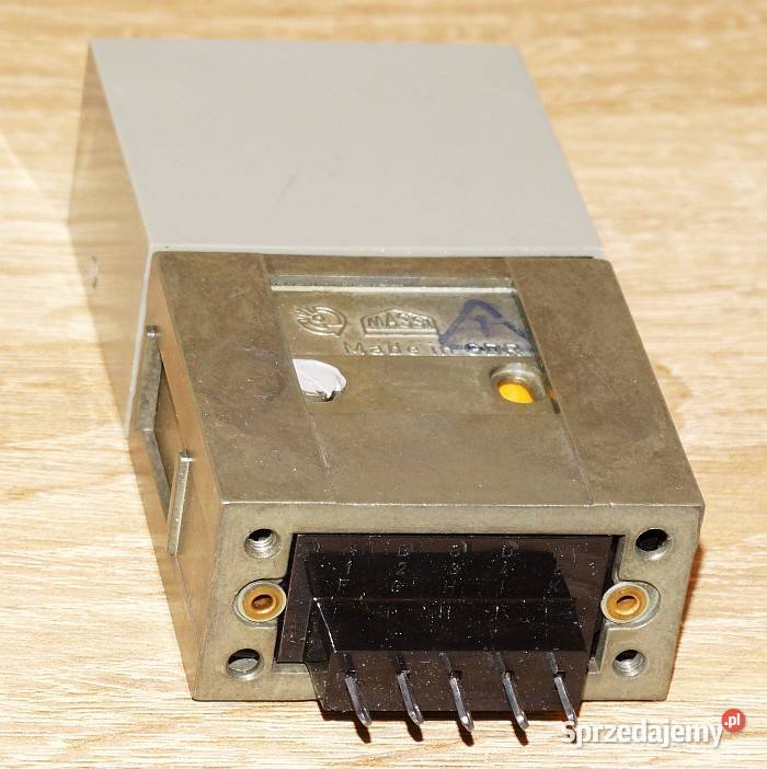 Elektromechaniczny kasowalny licznik impulsów ZL Elektronika Gliwice