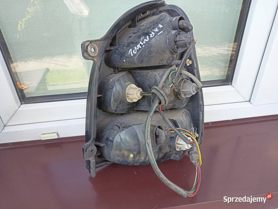 Kia Carnival I 1 lampa tył tylna lewa łódzkie Sieradz