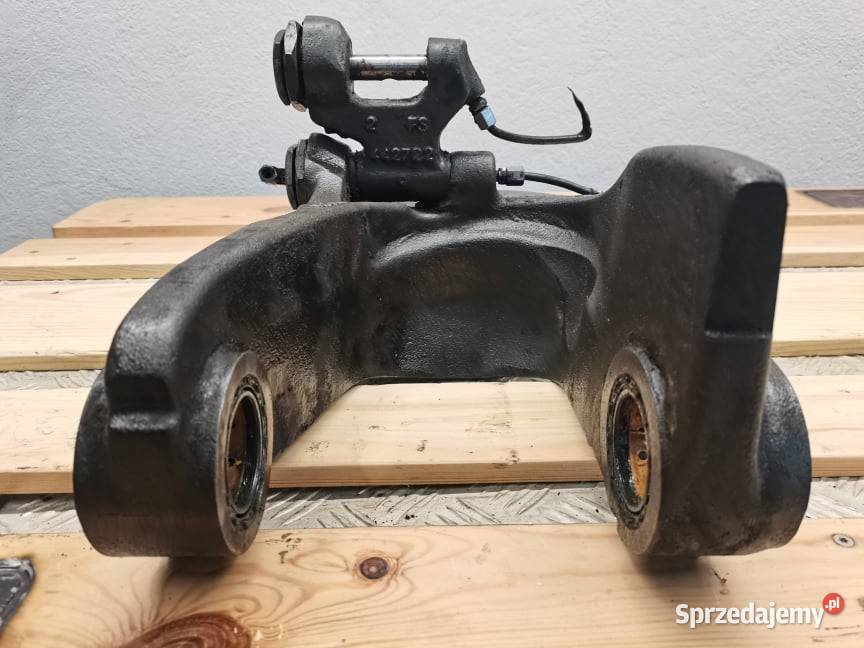 Wahacz Case CVX Carraro górny lewy Pozostałe