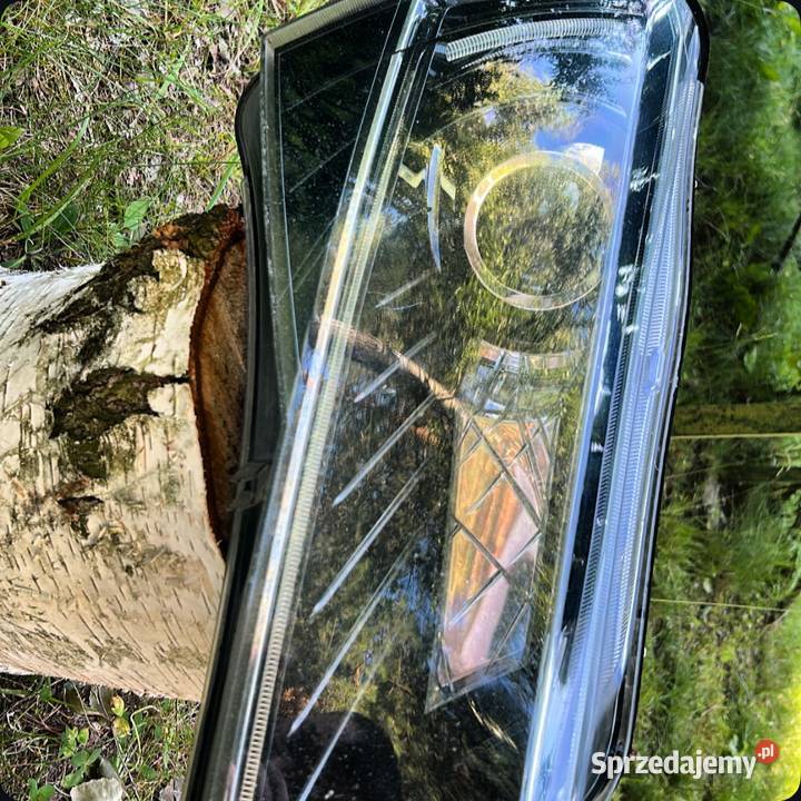 Lampa przednia prawa Skoda Superb III 1519 Świdnik