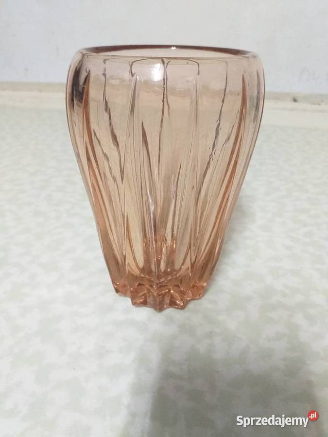 stary szklany wazon wazonik w kolorze łososiowym