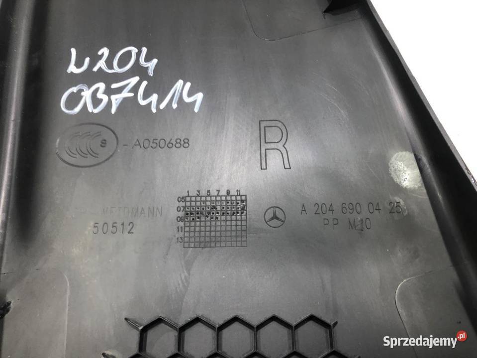 OSŁONA SŁUPKA B PRAWA MERCEDES W204 2046900425